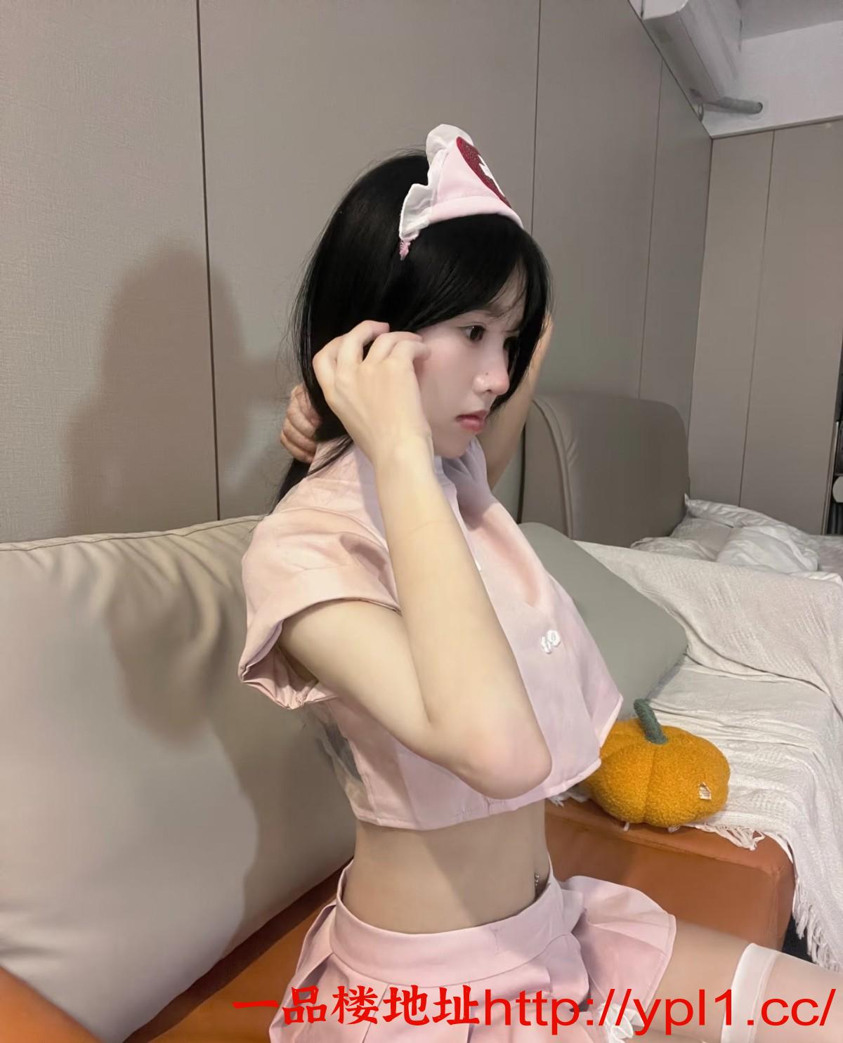 02年清纯粉嫩学妹瑶瑶