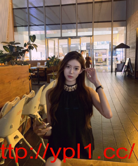 圆润性感美女