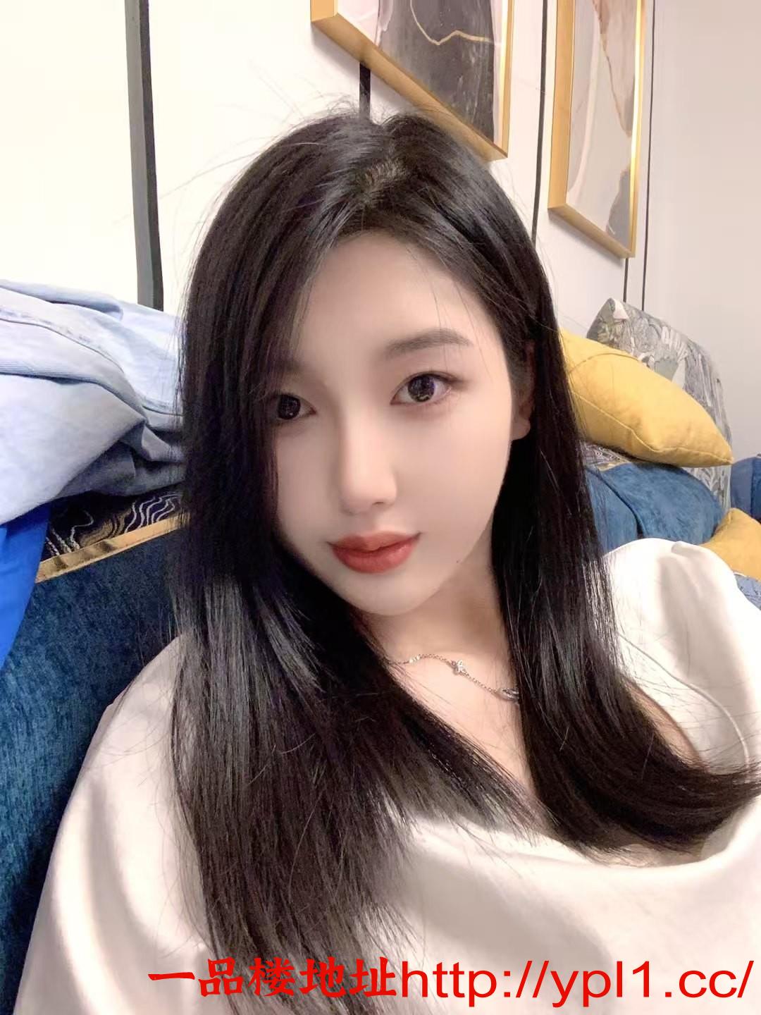 洪山童颜巨乳妹粉嫩坚挺酥胸