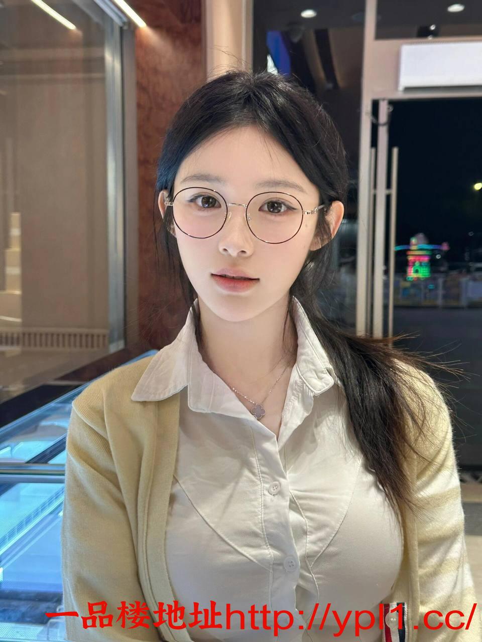 兼职老师 性感尤物 修长美腿 粉嫩大胸声浪优美（可外出）