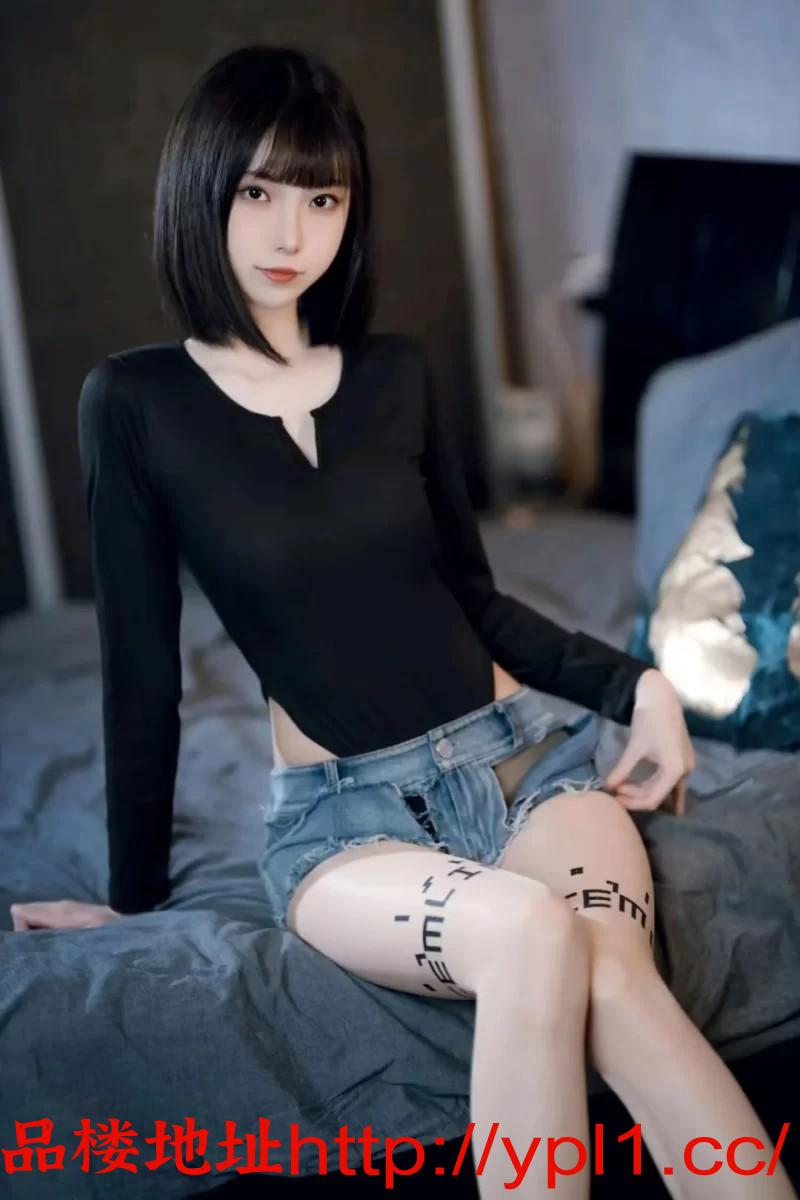 短发小姐姐很飒